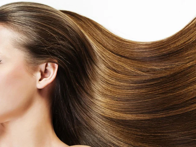 درمان ریزش مو با ۱۴ روش‌ موثر خانگی و نکات مهمی که باید بدانید